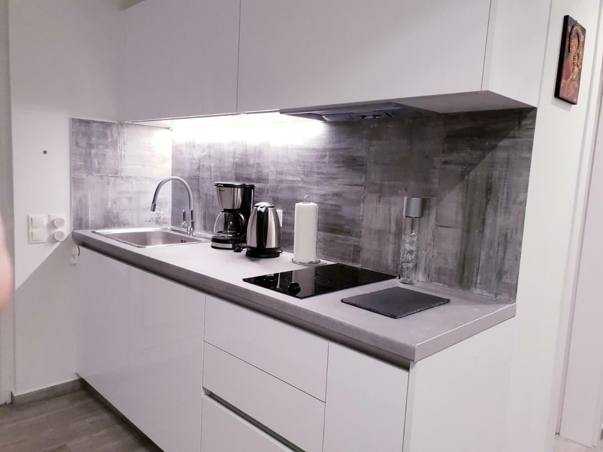 Beautiful Brand New Apartment Seaside Atenas Exterior foto