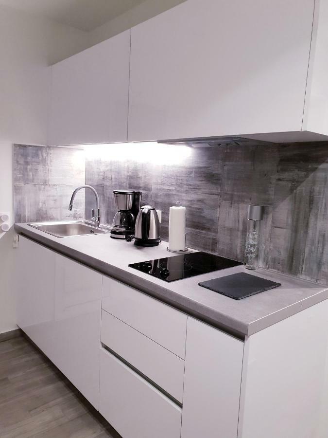 Beautiful Brand New Apartment Seaside Atenas Exterior foto